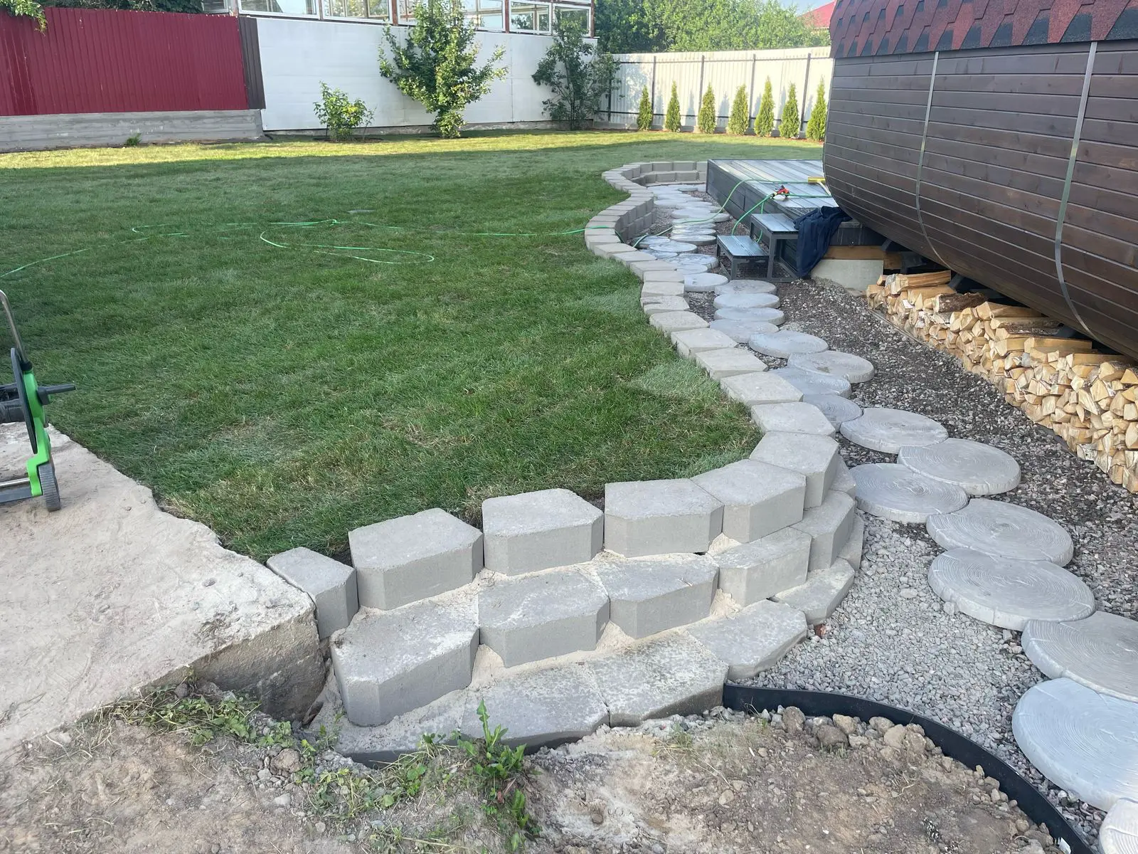 Монтаж подпорных блоков